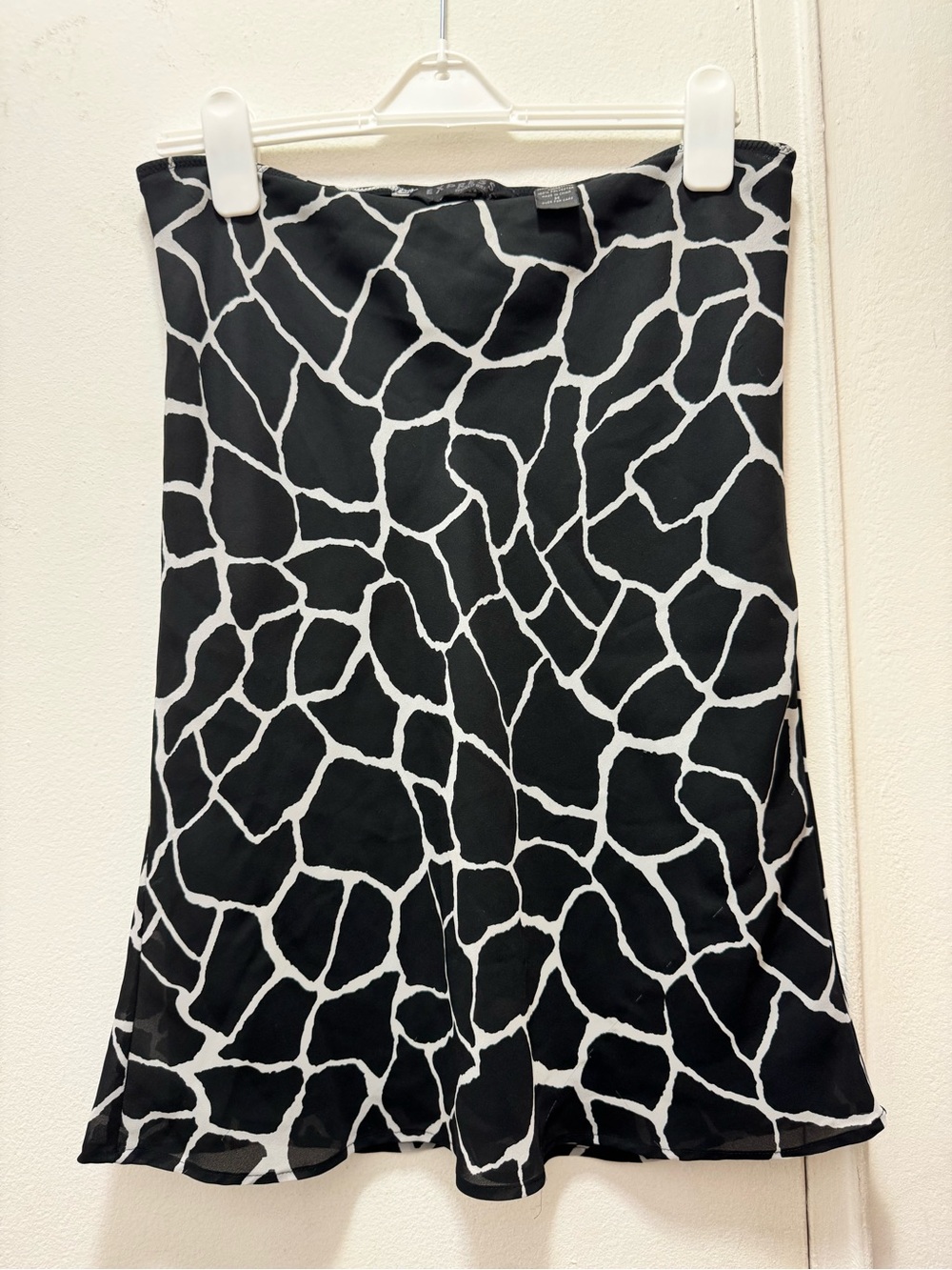 2000s Express Vintage Y2K Black & White Giraffe Print A-Line Knee Length Skirt M